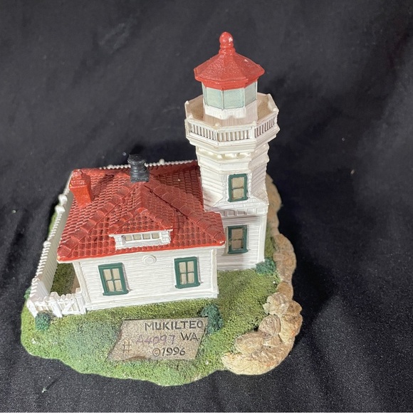 Harbour Lights,  Mukilteo Lighthouse Figurine - Picture 1 of 9